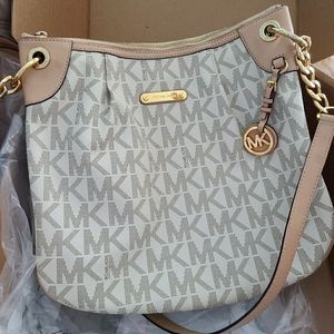 🚫SOLD🚫Michael Kors crossbody